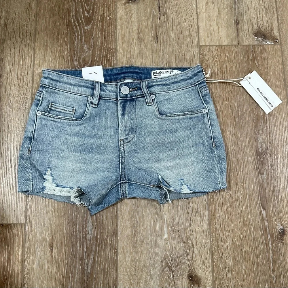 Blank NYC The Astro Cut-Off Short Light Wash Distressed Denim Size 24 NWT - Picture 2 of 8